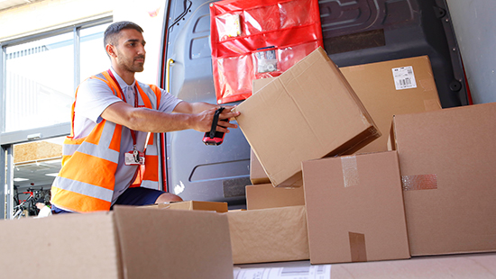 Postie arranging parce